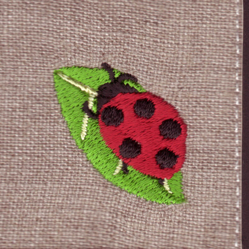 葉っぱてんとう虫 幸せを運ぶ虫 刺繍図案デザイン Mimi刺繍