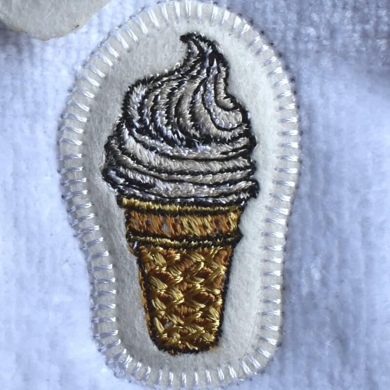 ソフトクリーム刺繍タオル