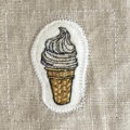 ソフトクリーム刺繍トップ