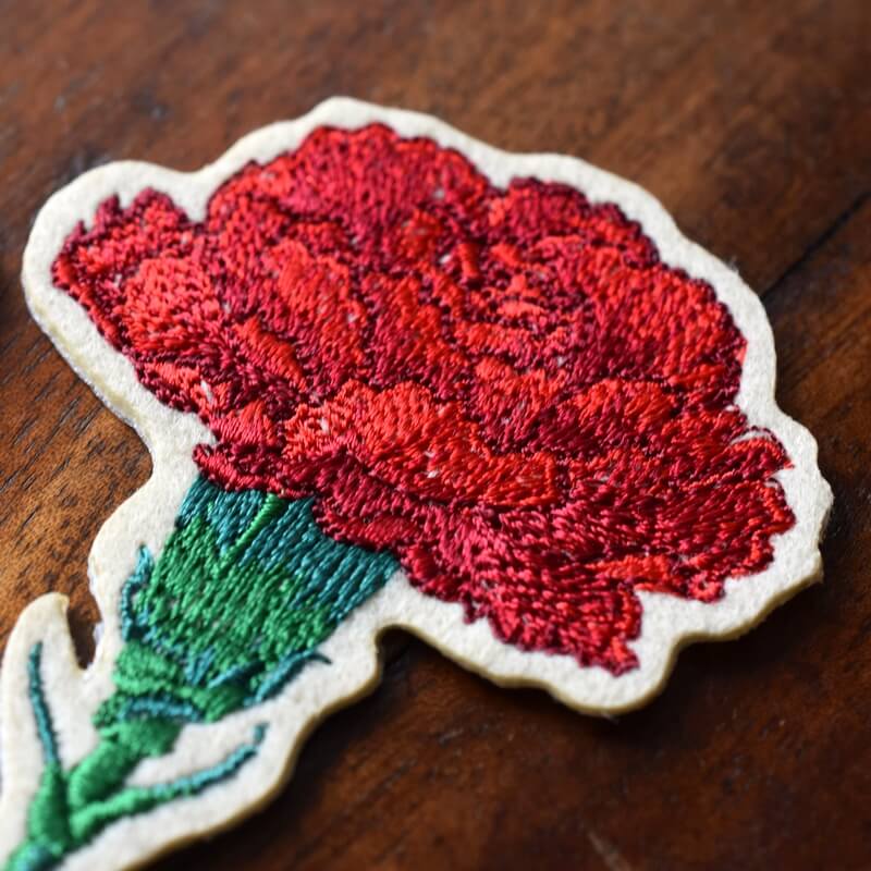 一輪花刺繍カーネーション_moｍアップ