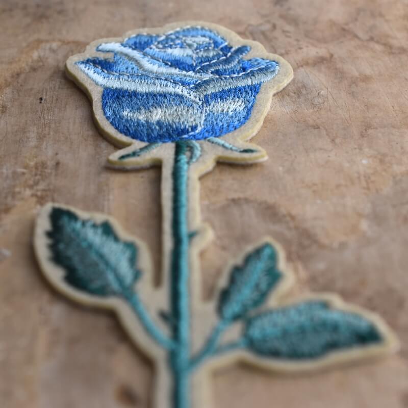 一輪花刺繍青いバラ