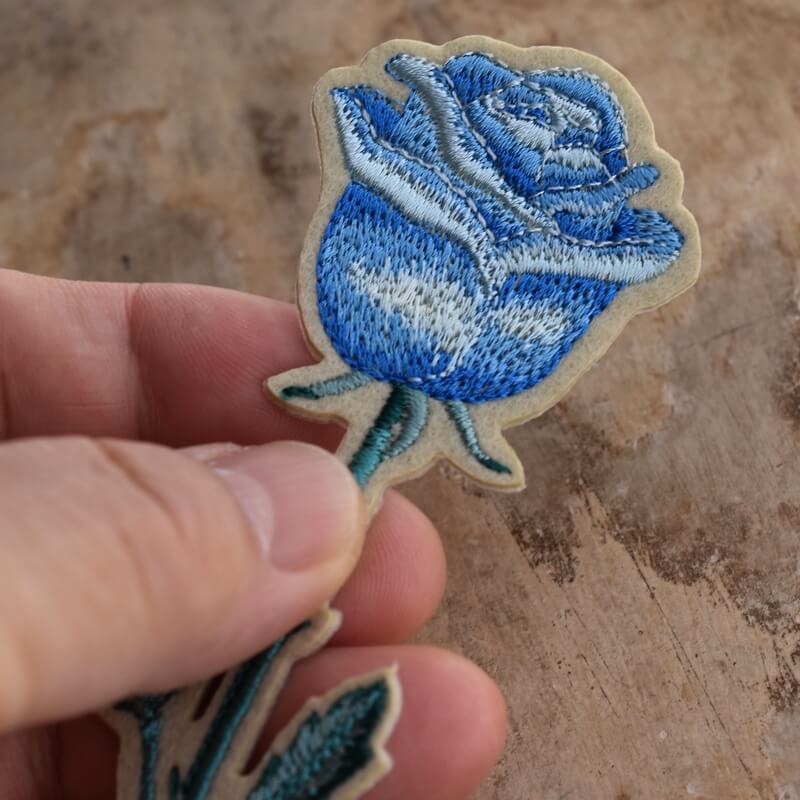一輪花刺繍青いバラハンド