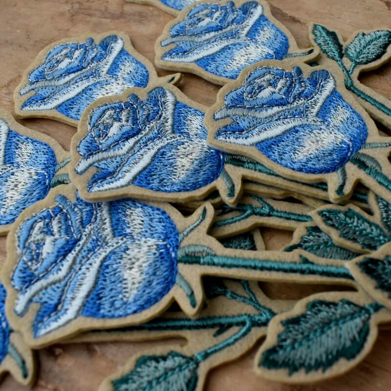 一輪花刺繍青いバラ