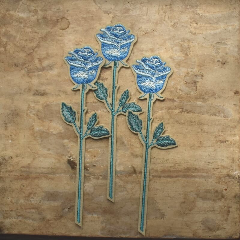 一輪花刺繍青いバラ3本