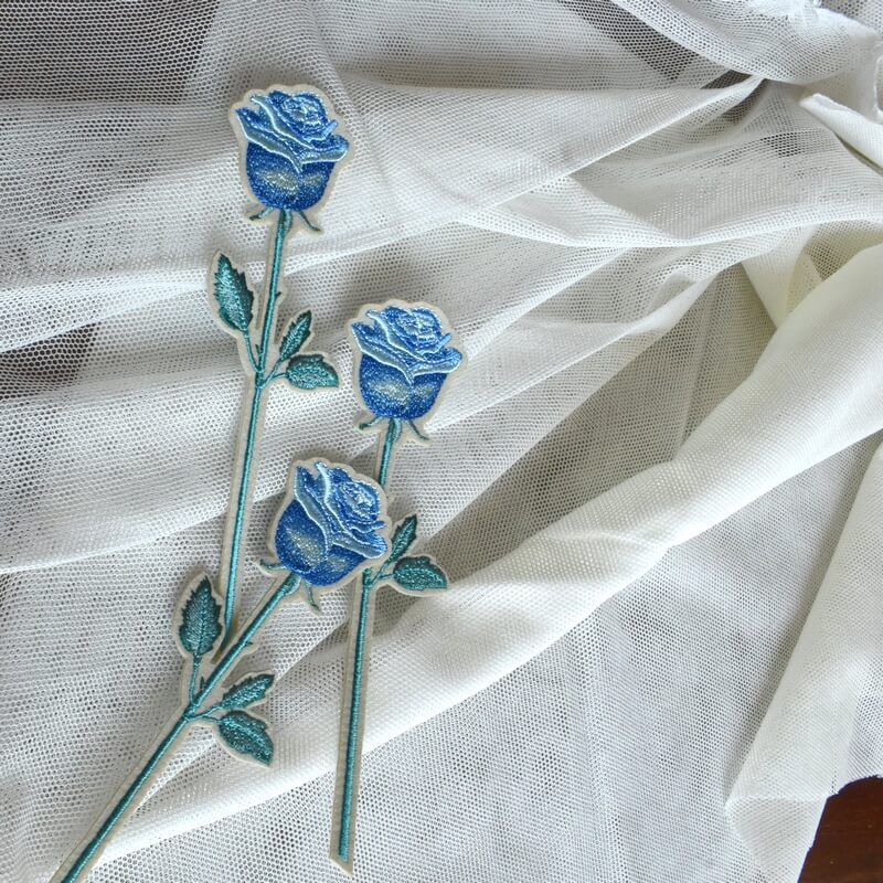一輪花刺繍青いバラチュール