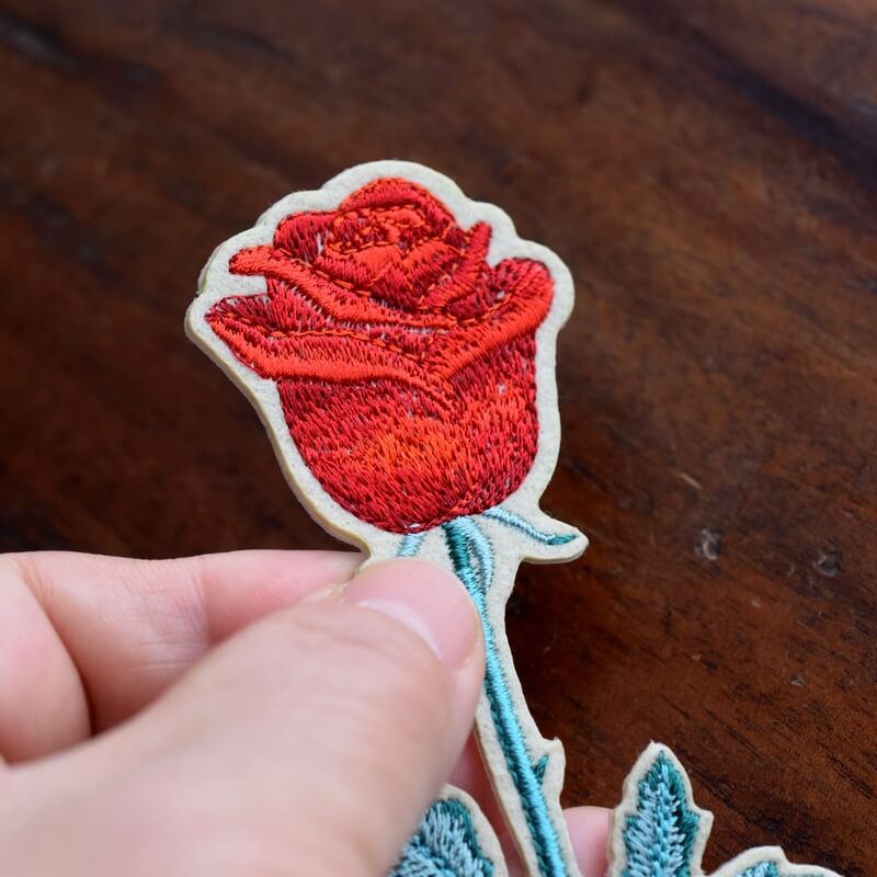 一輪花刺繍ローズレッドハンド