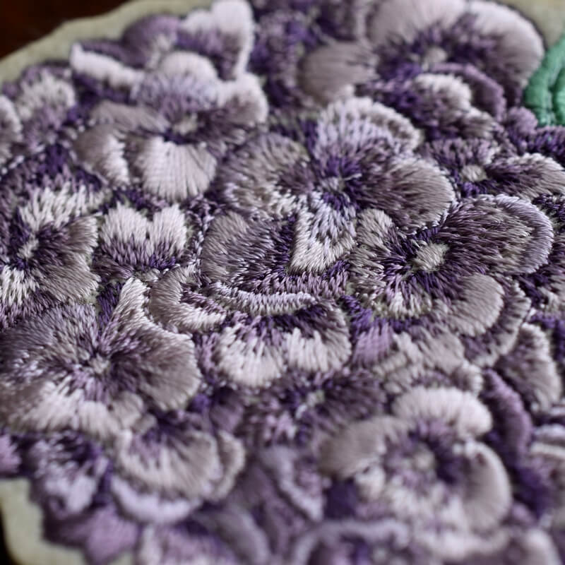 一輪花刺繍紫陽花の紫色アップ