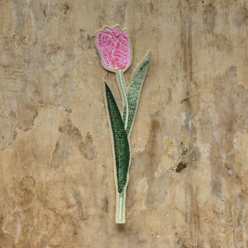 ピンクのチューリップ刺繍の花1本