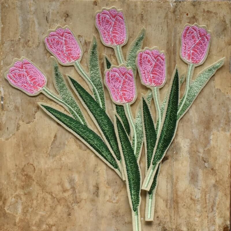 ピンクのチューリップ刺繍の花6本