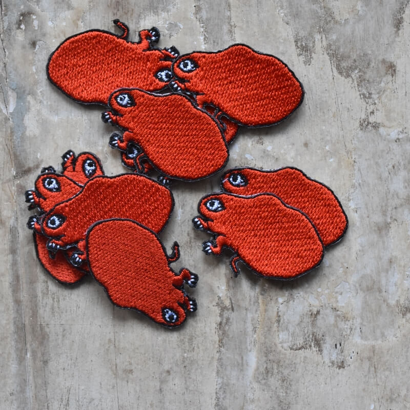 赤い妖怪大化刺繍ワッペンかたまり