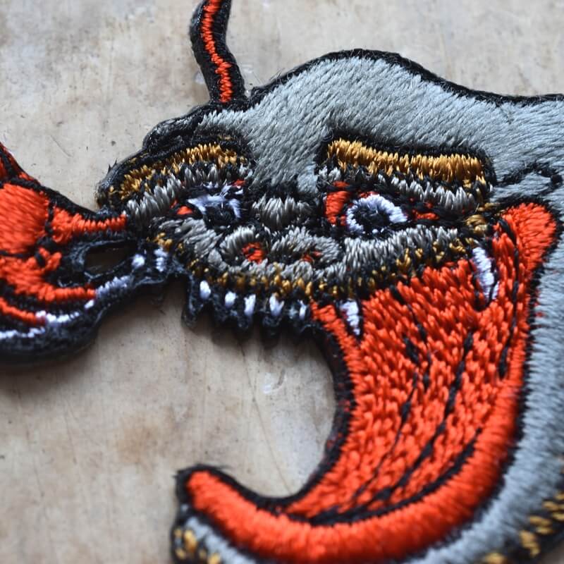 赤妖怪刺繍ワッペンアップ