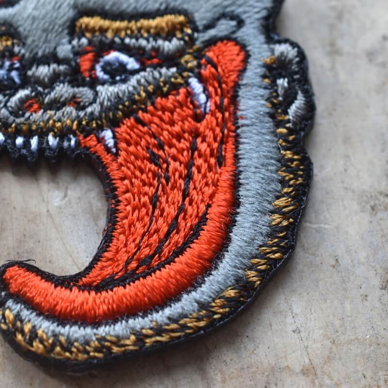 赤妖怪刺繍ワッペンアップ