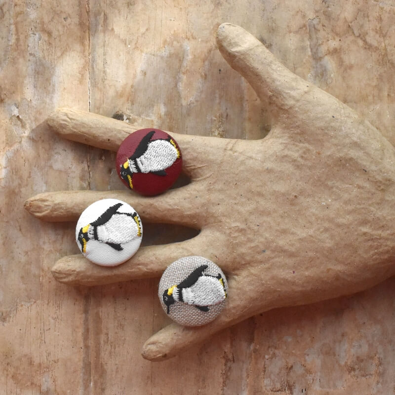 ペンギンくるみボタン刺繍ブローチ/29