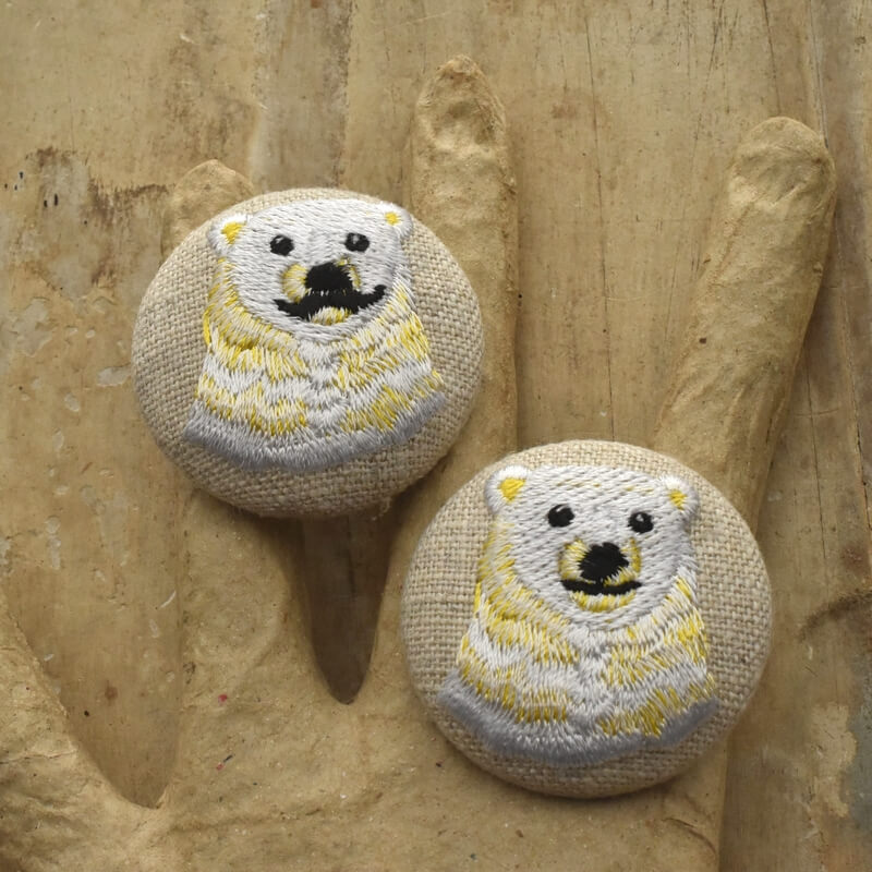 白熊イエローくるみボタン刺繍ブローチ/38