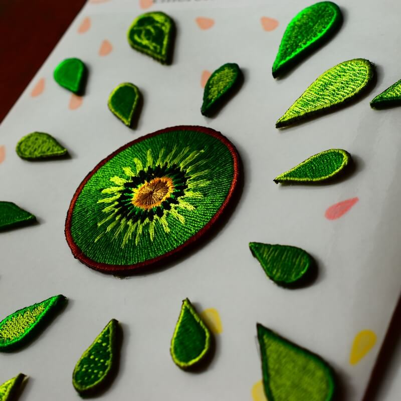キウイの刺繍花火(M)(L)ステッカーワッペン