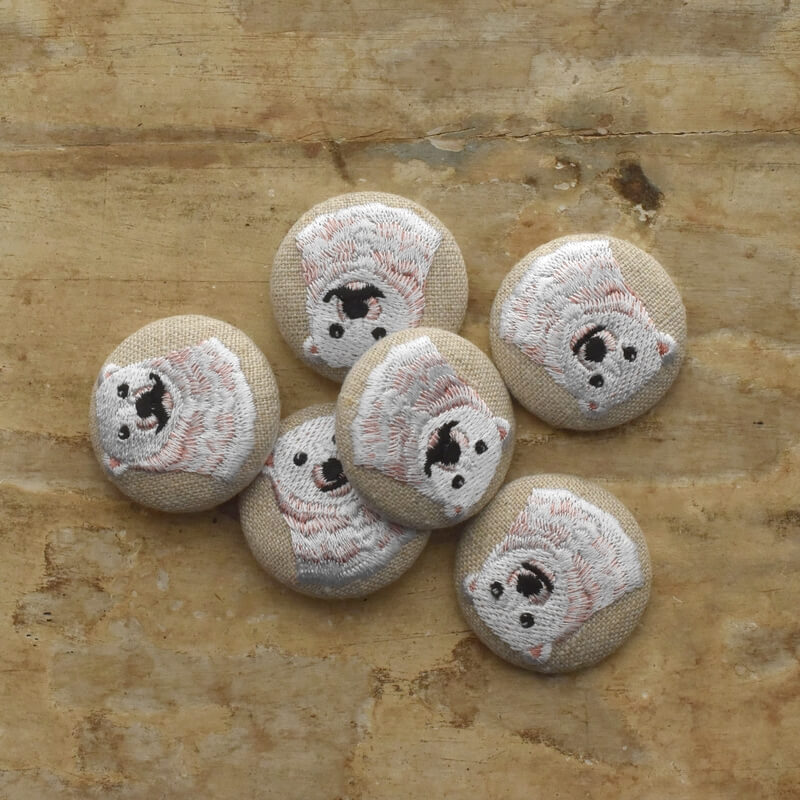 白熊ピンクくるみボタン刺繍ブローチ/38