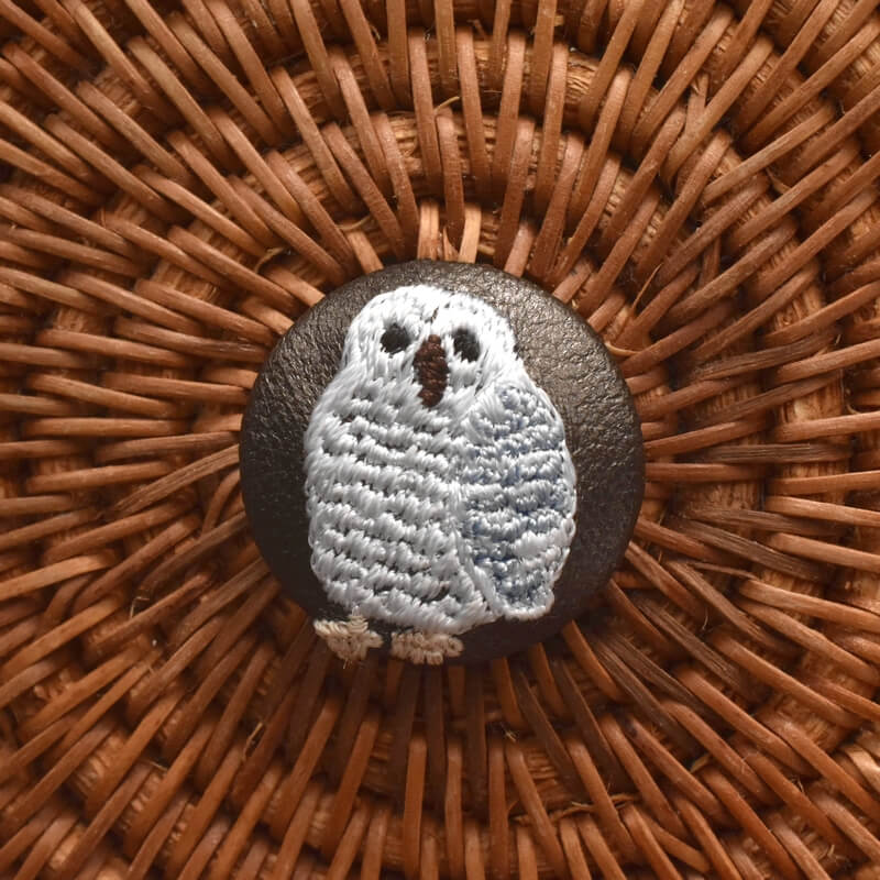 白フクロウくるみボタン刺繍ブローチ/22