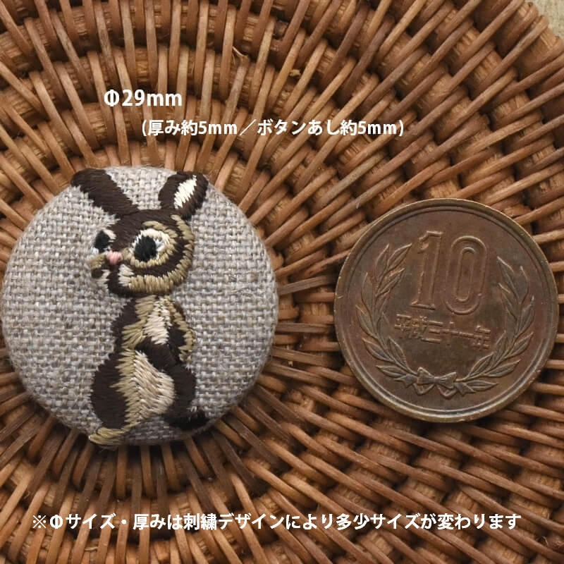 うさぎくるみボタン刺繍ブローチ/29