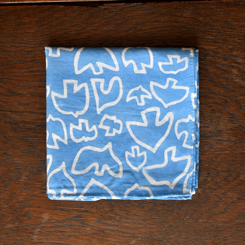 羽ばたく鳥のプリントハンカチ