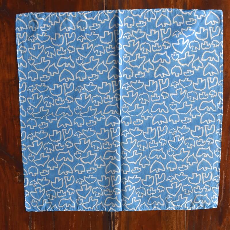 羽ばたく鳥のプリントハンカチ