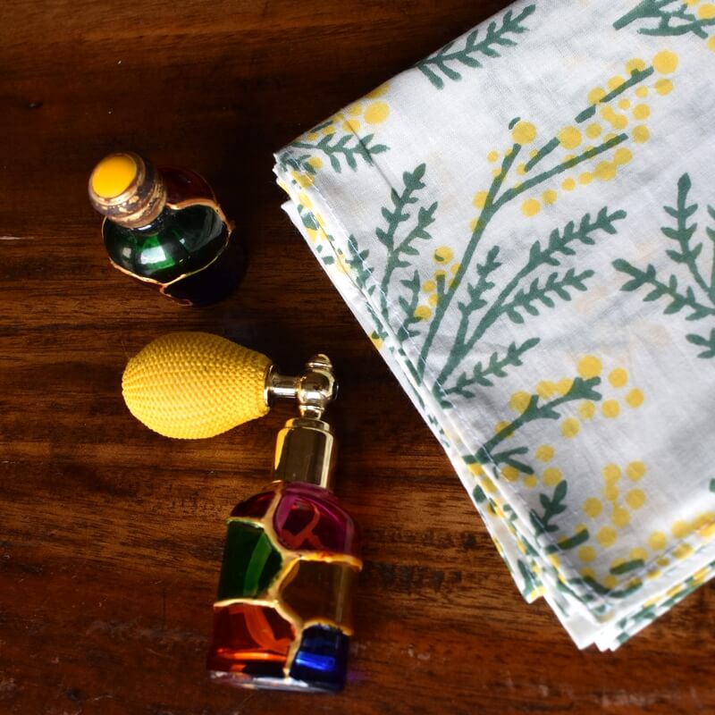 ミモザの園プリントハンカチ