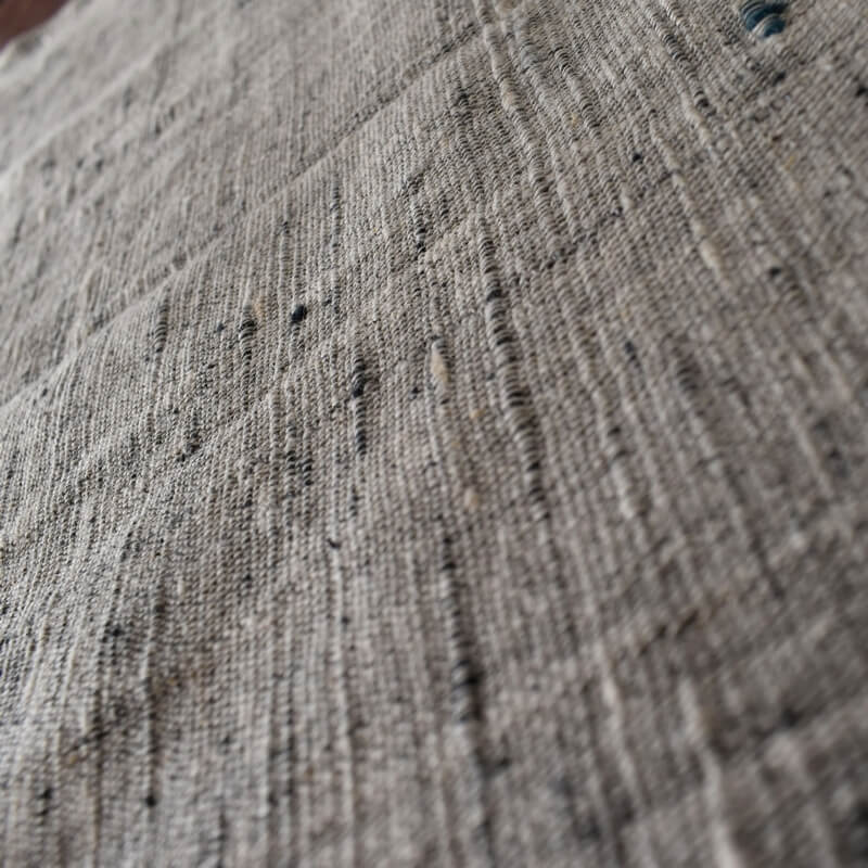 手紡ぎの手織りクロスカディハンカチ