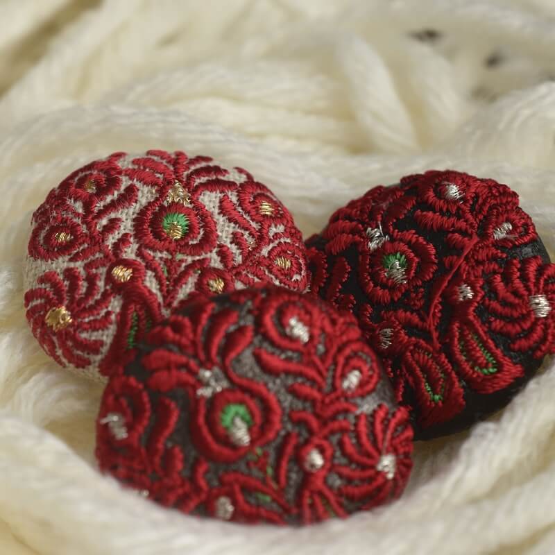 赤ハンガリー孔雀くるみボタンブルー刺繍ブローチ/29