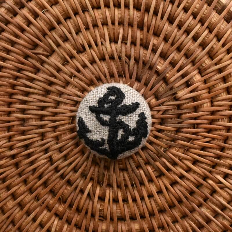 アンカー黒い碇・くるみボタン刺繍ブローチ/22