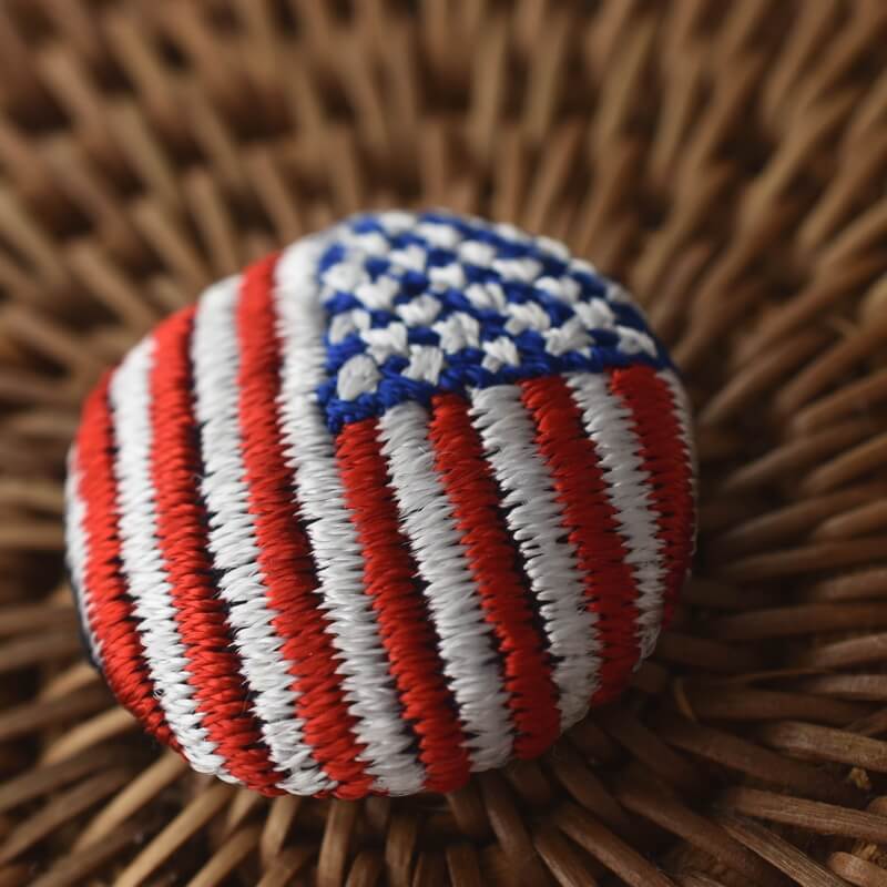 アメリカくるみボタン刺繍ブローチ/22