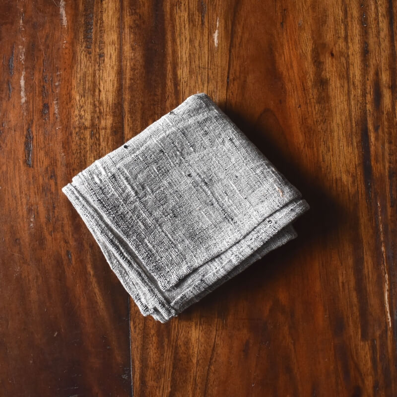 手紡ぎの手織りクロスカディハンカチ