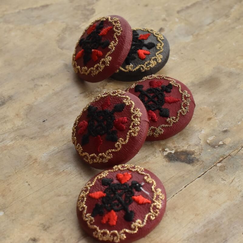 金トランプくるみボタン刺繍ブローチ/29