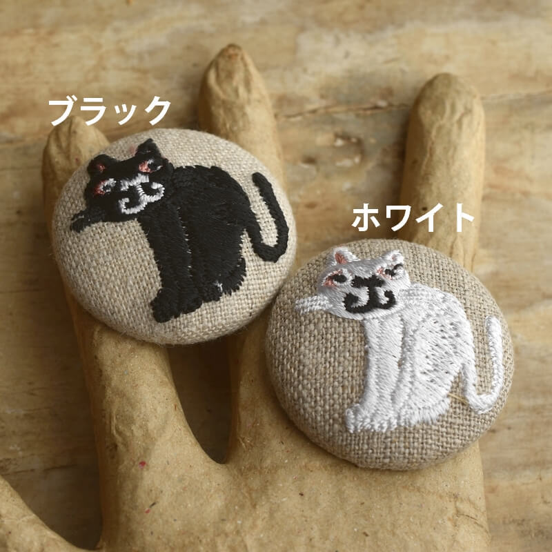 桃色猫にやりくるみボタン刺繍ブローチ/38