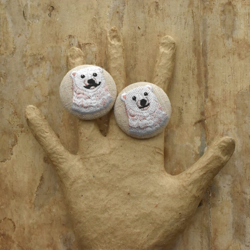 白熊ピンクくるみボタン刺繍ブローチ/38