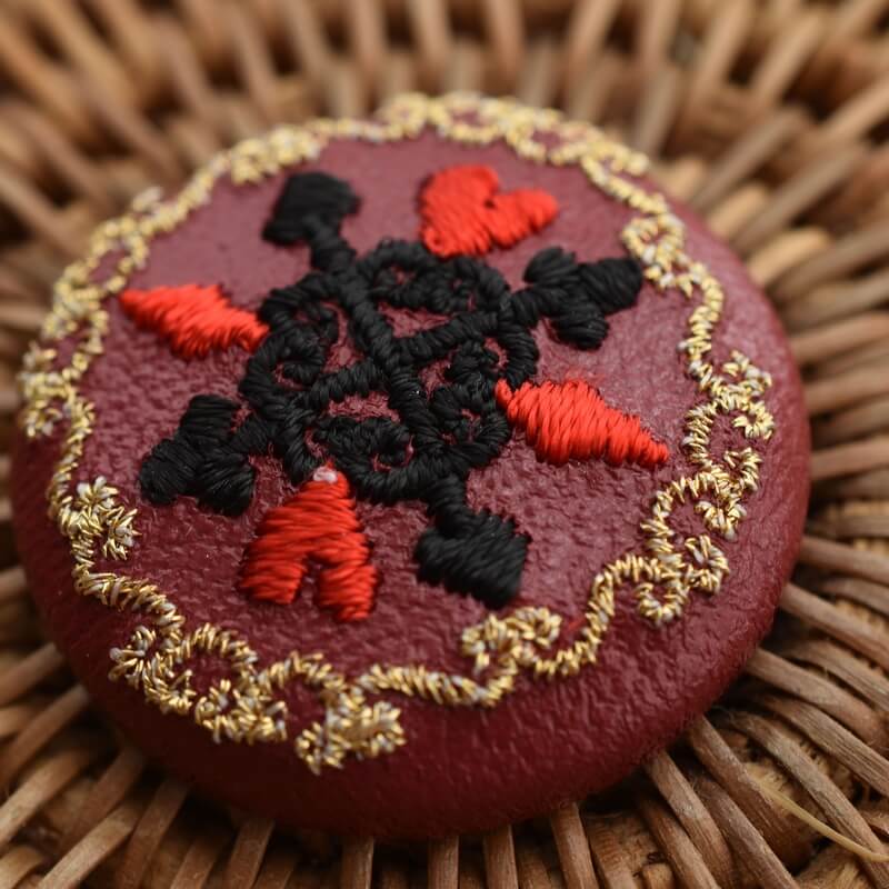 金トランプくるみボタン刺繍ブローチ/29
