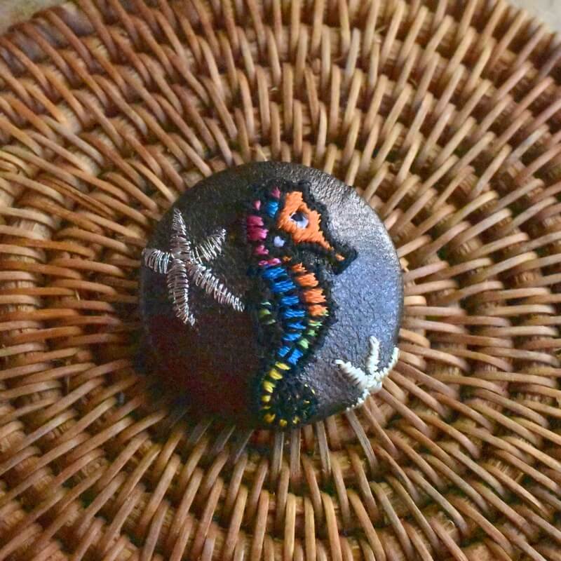 タツノオトシゴヒトデくるみボタン刺繍ブローチ/29