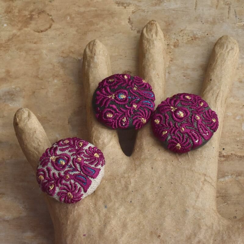 紫ハンガリー孔雀くるみボタンブルー刺繍ブローチ/29