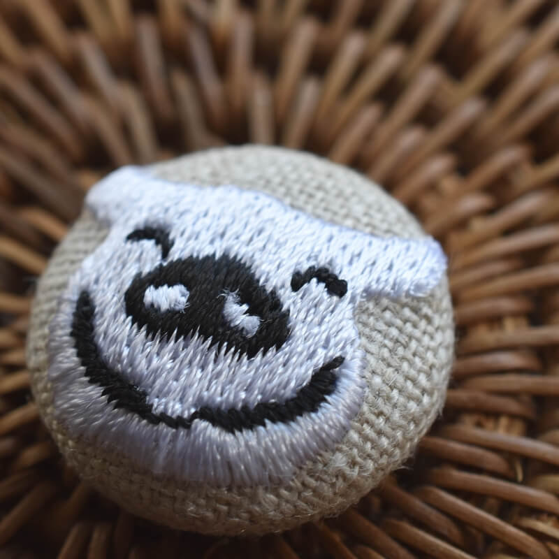 子ぶたくるみボタン刺繍ブローチ/22