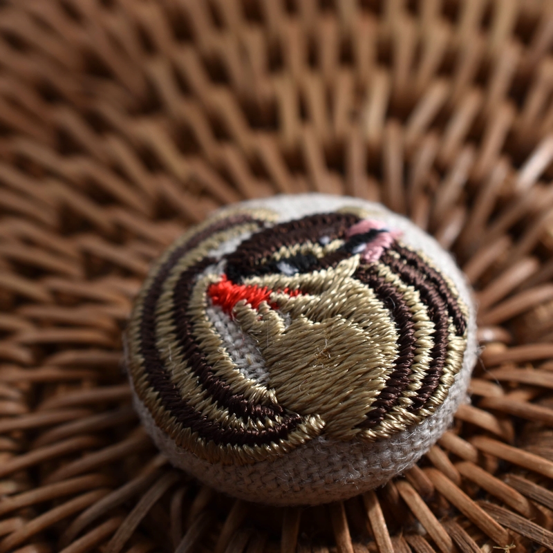 りすくるみボタン刺繍ブローチ/22