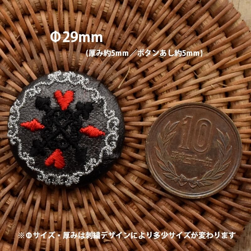 銀トランプくるみボタン刺繍ブローチ/29