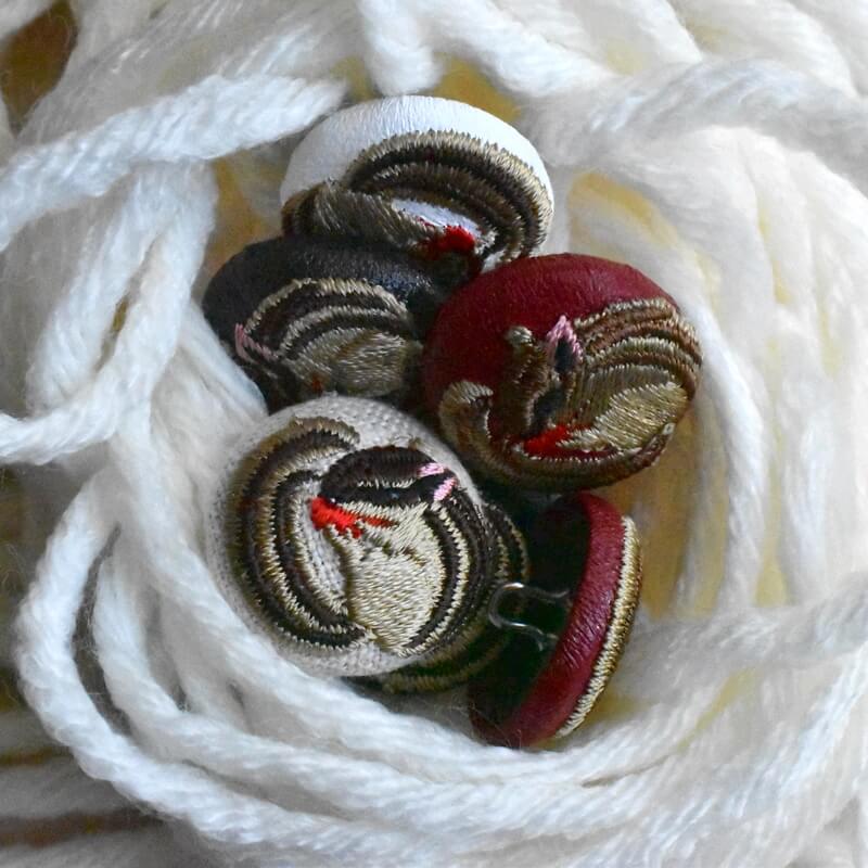 りすくるみボタン刺繍ブローチ/22