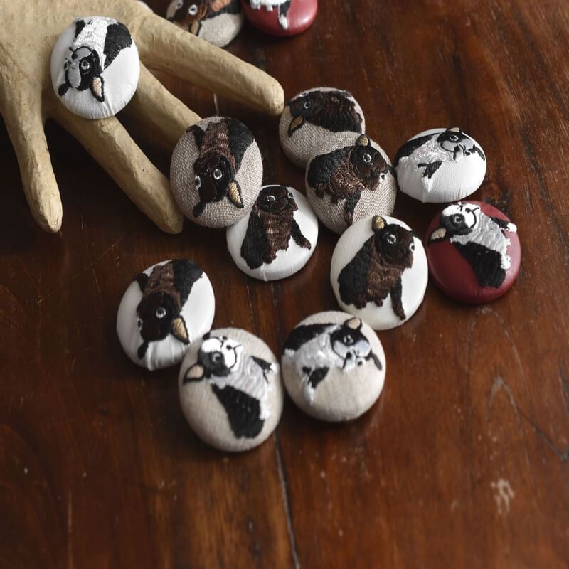 フレンチブルドックくるみボタン刺繍ブローチ/38