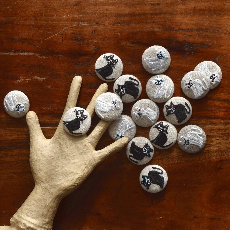 猫のくるみボタン