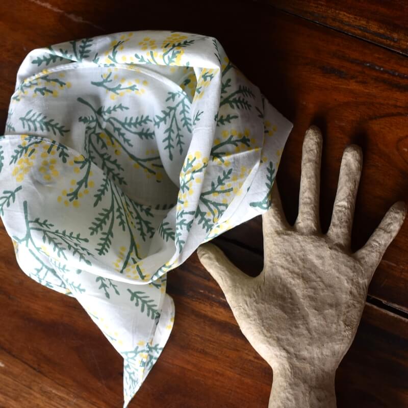 ミモザの園プリントハンカチ