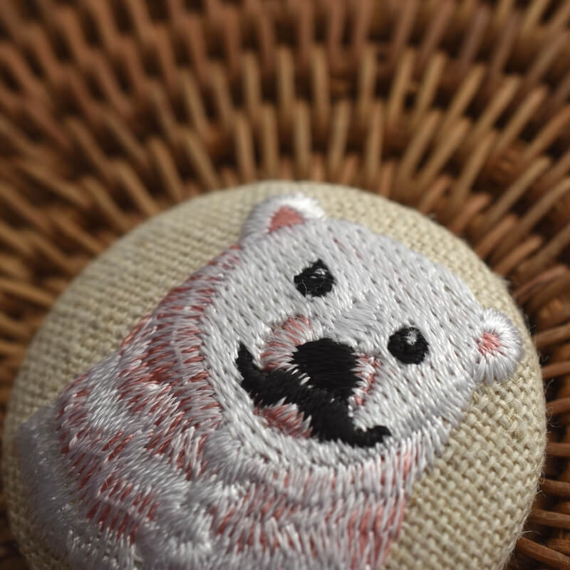 白熊ピンクくるみボタン刺繍ブローチ/38