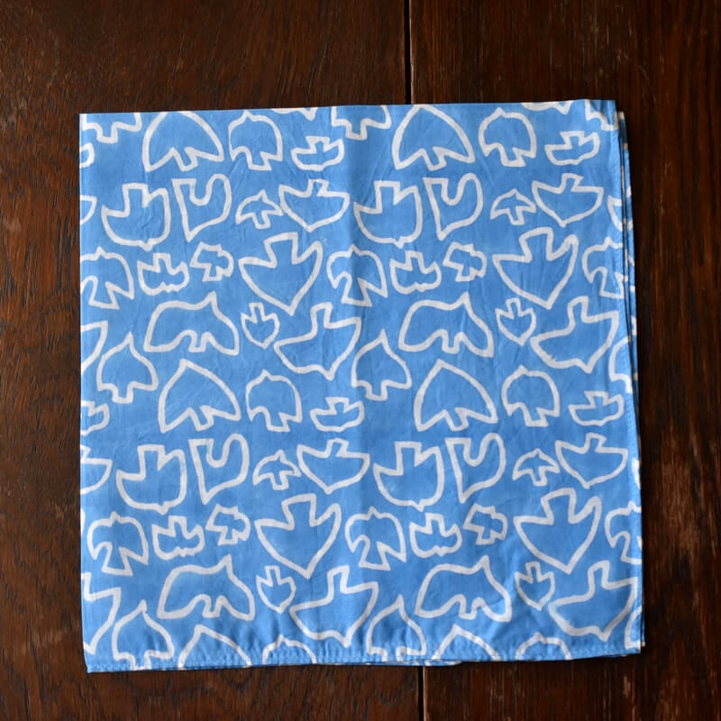 羽ばたく鳥のプリントハンカチ