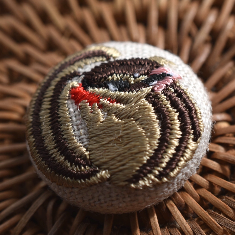 りすくるみボタン刺繍ブローチ/22