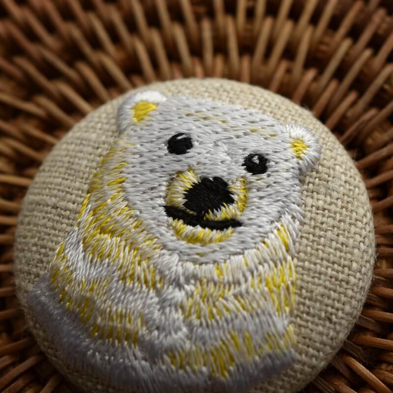 白熊イエローくるみボタン刺繍ブローチ/38