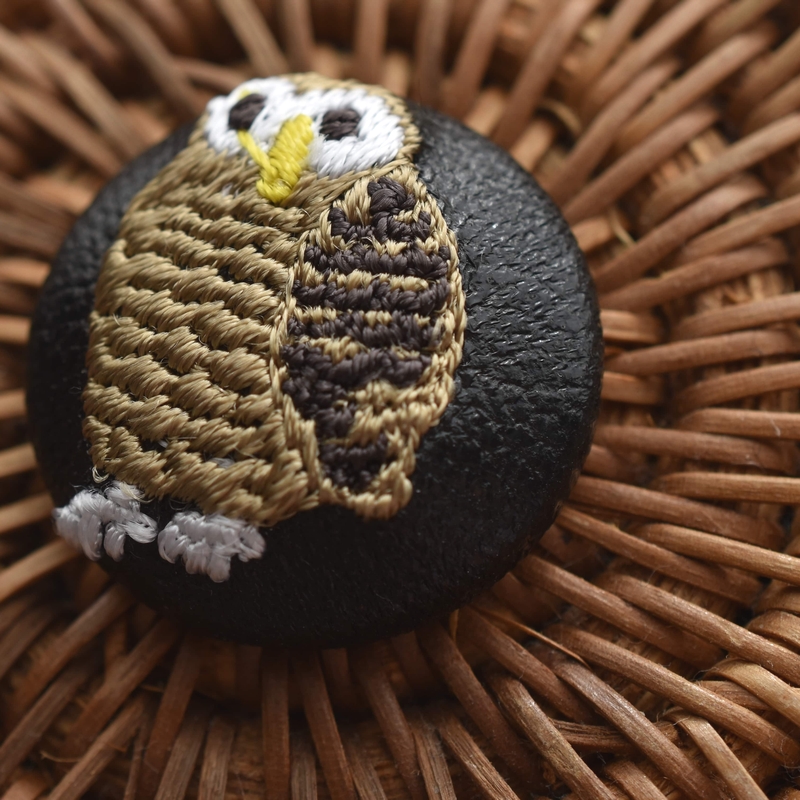 フクロウくるみボタン刺繍ブローチ/22