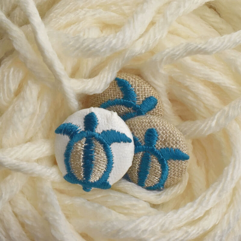 青いホヌ海亀くるみボタン刺繍ブローチ/22