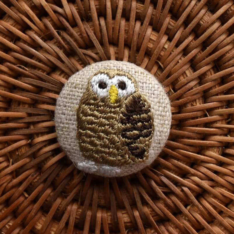 フクロウくるみボタン刺繍ブローチ/22